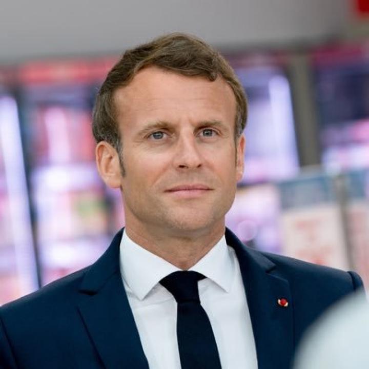 Click to enlarge image macron.jpg